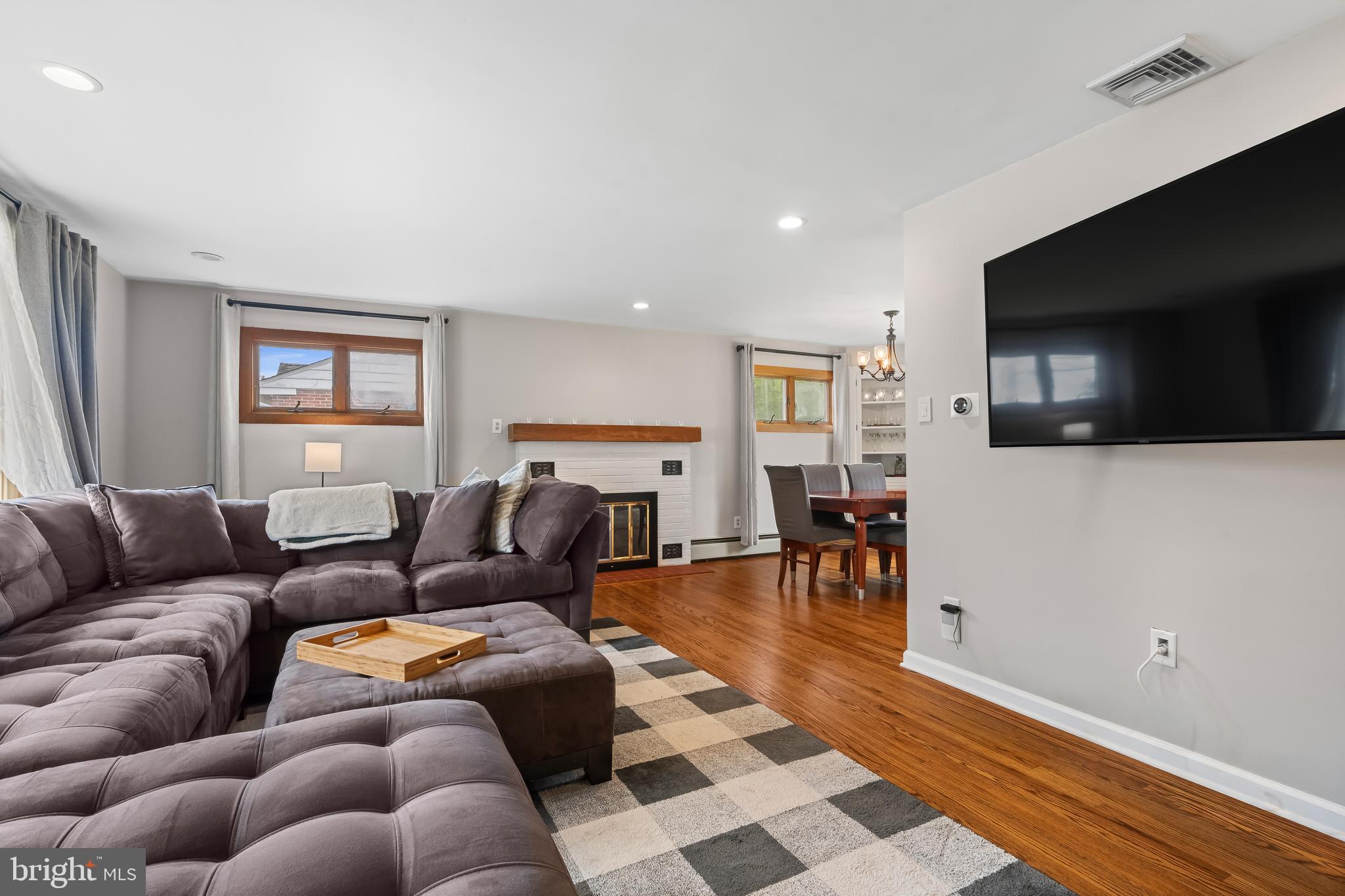 300 S 9TH STREET