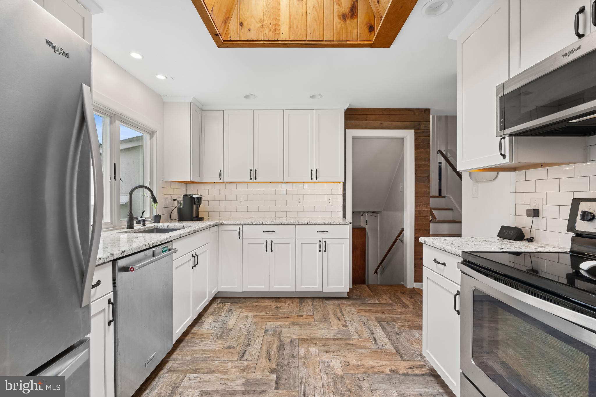 300 S 9TH STREET