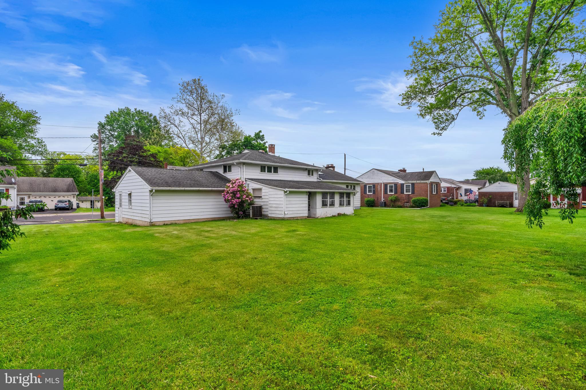 300 S 9TH STREET