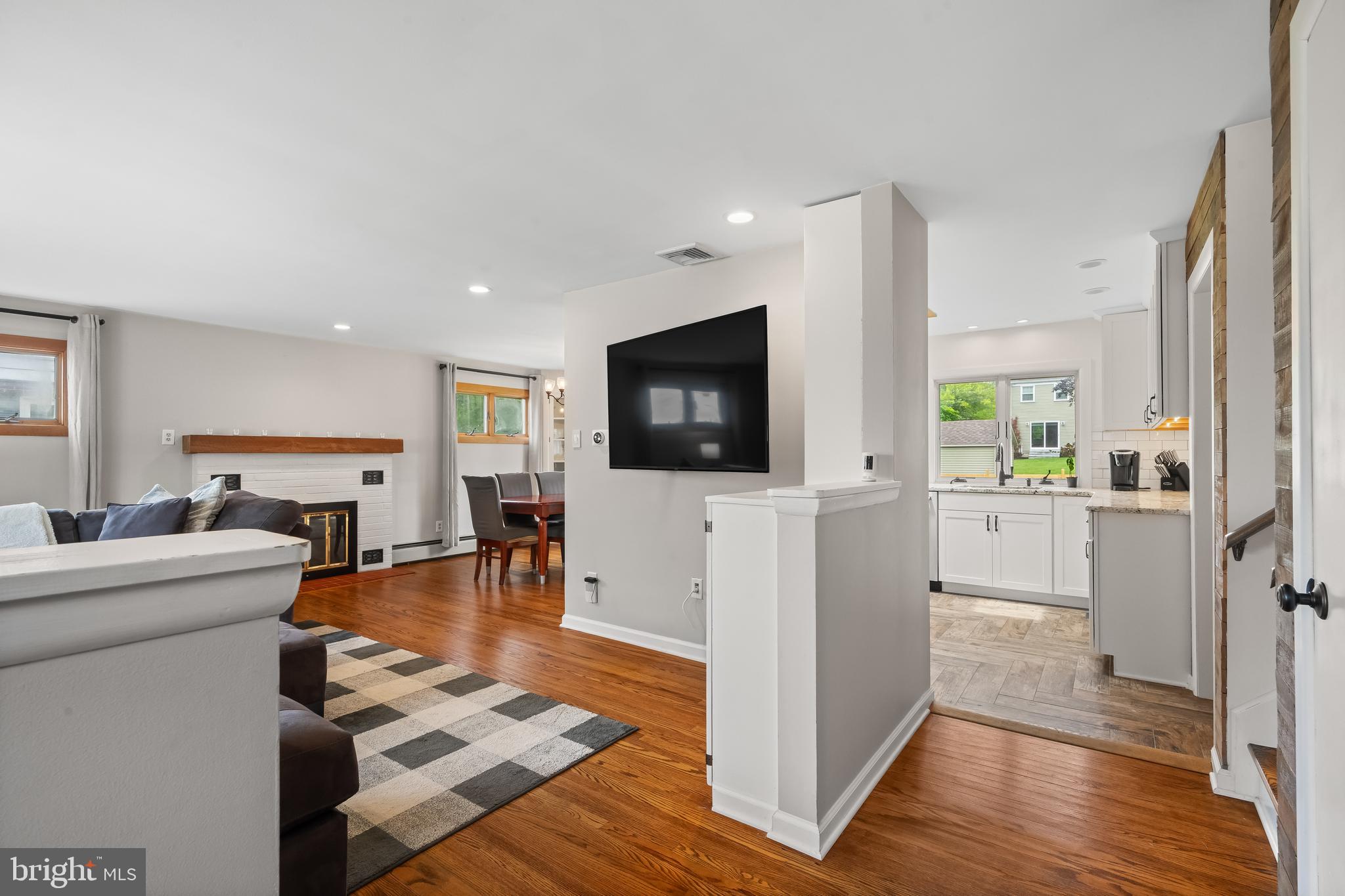 300 S 9TH STREET