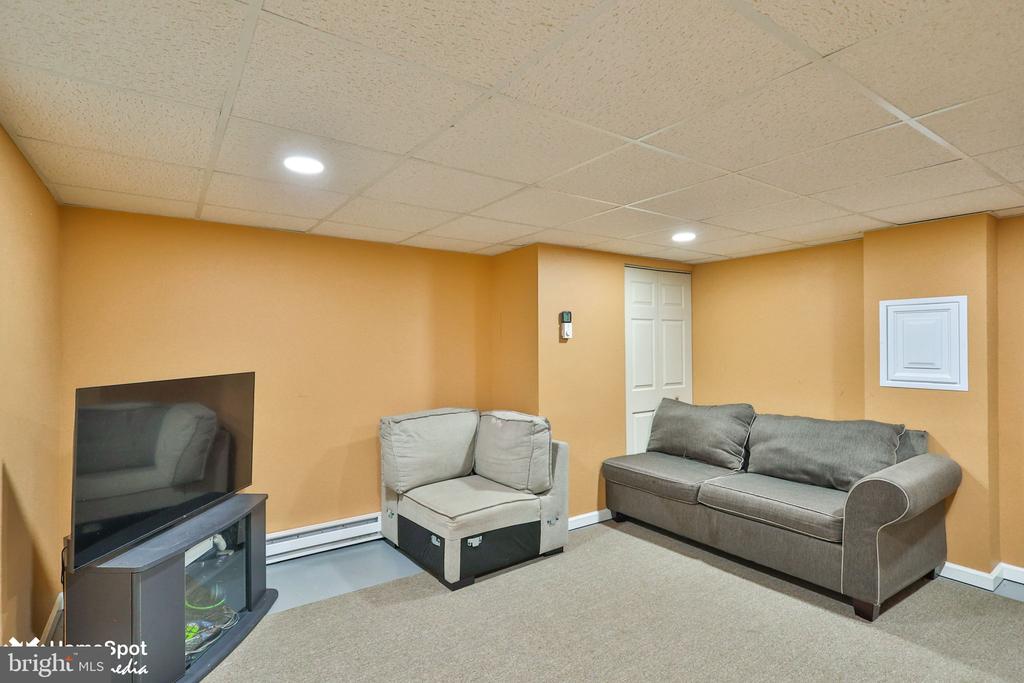 411 E OXFORD STREET
