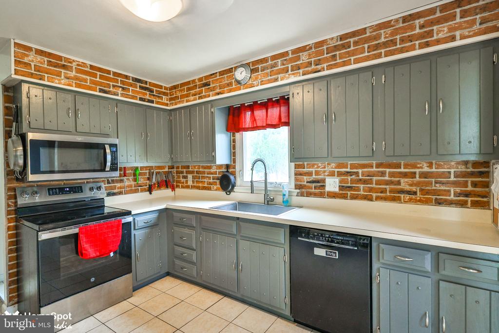411 E OXFORD STREET