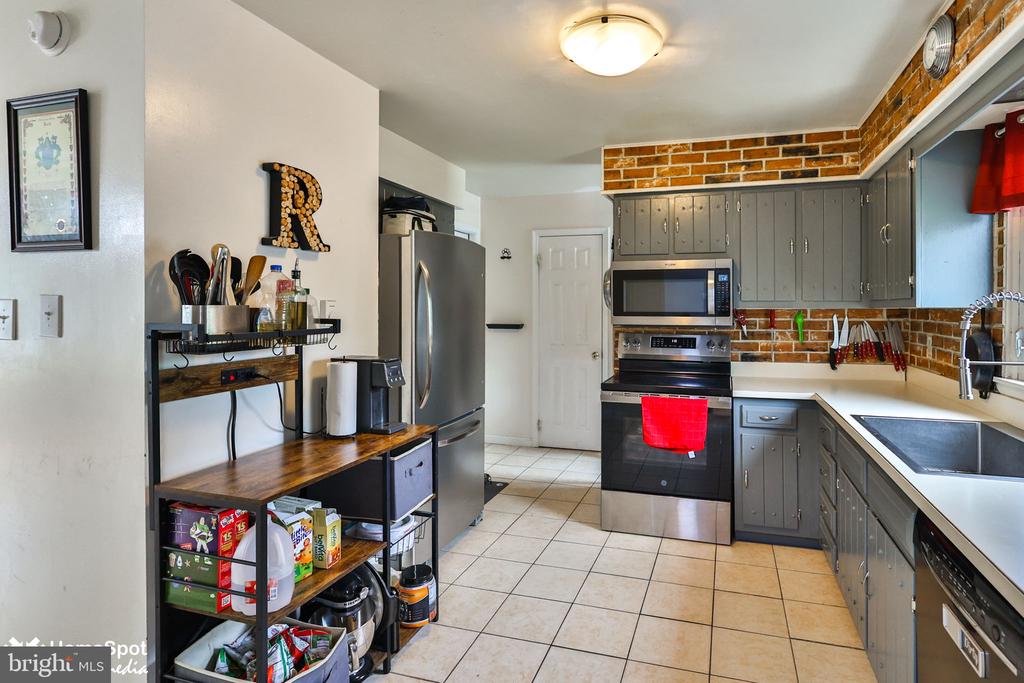 411 E OXFORD STREET