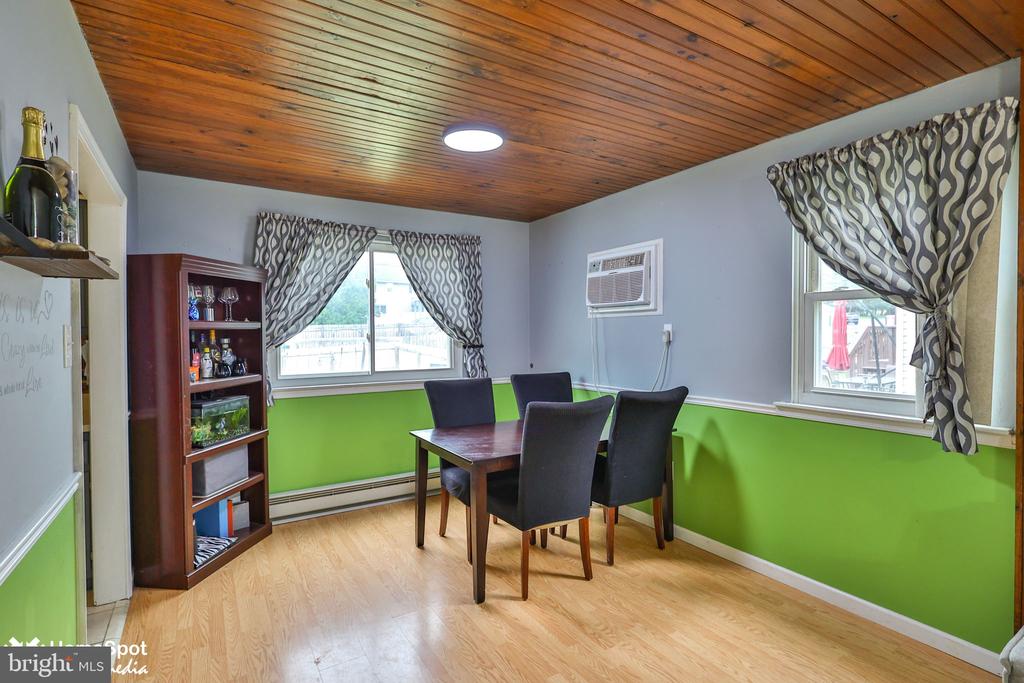 411 E OXFORD STREET