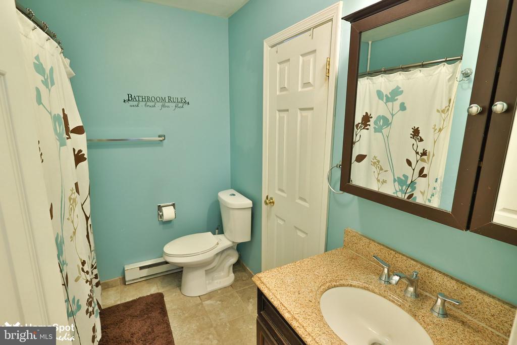 411 E OXFORD STREET