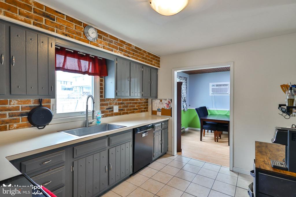 411 E OXFORD STREET