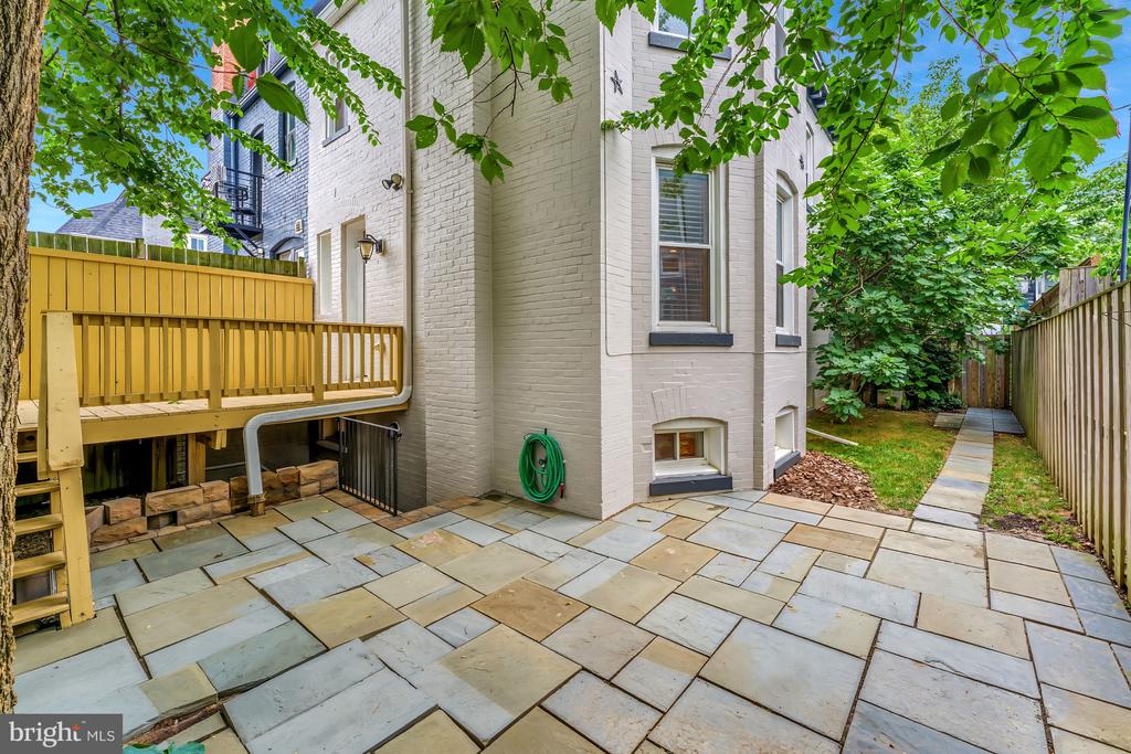 906 ALLISON STREET NW
