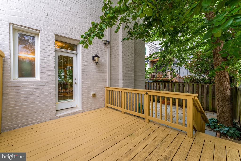 906 ALLISON STREET NW