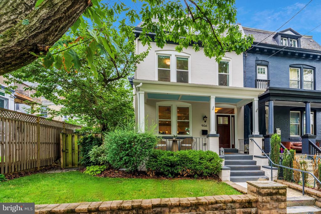 906 ALLISON STREET NW