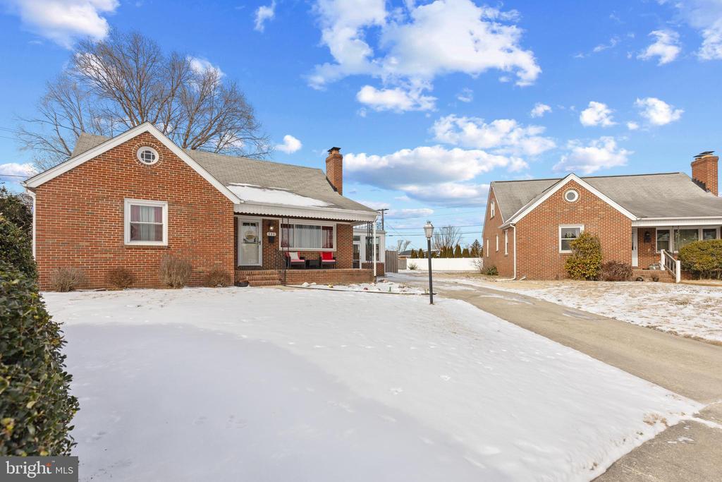 696 N Midfield Rd