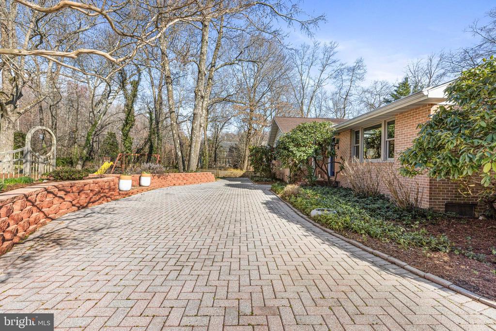 601 Canal Ln