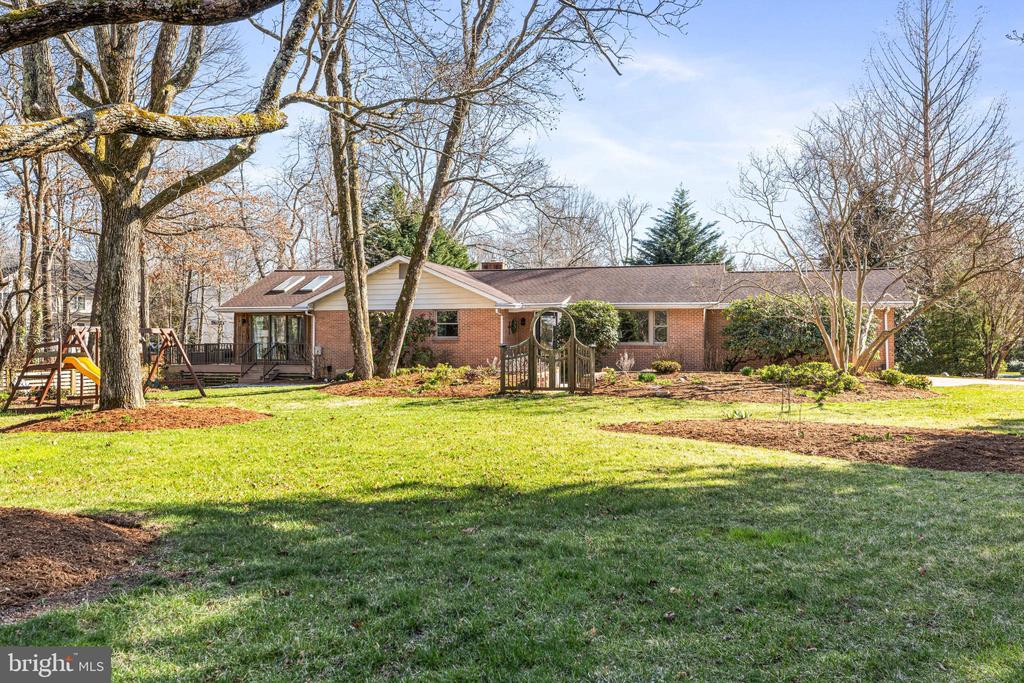 601 Canal Ln