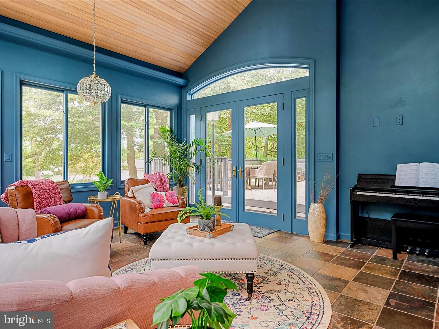 1011 Landon Ln