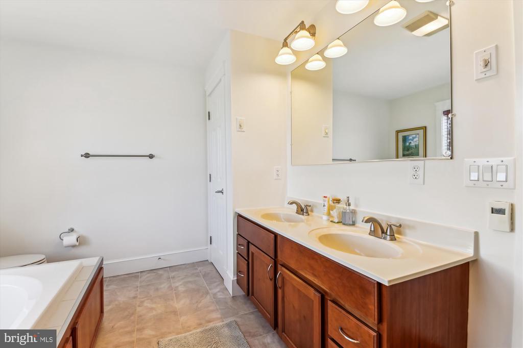 1108 Hull Dr