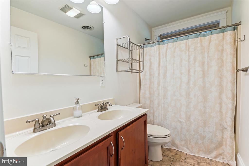 1108 Hull Dr