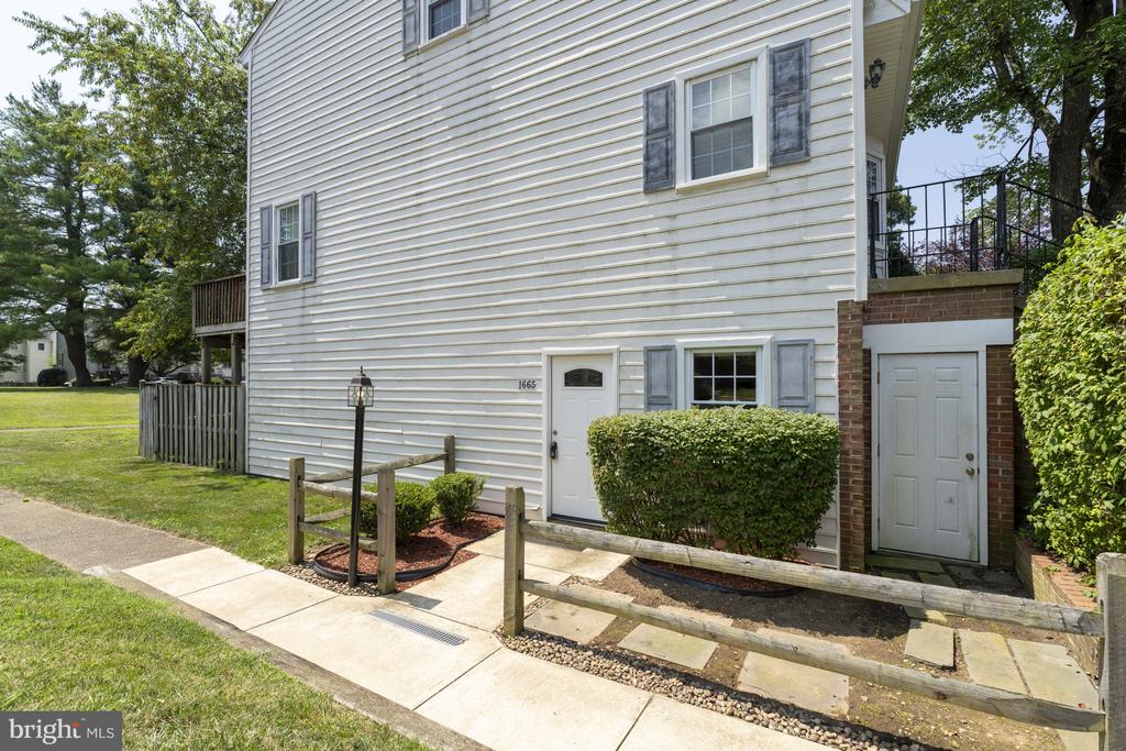 1665 Hart Ct #129