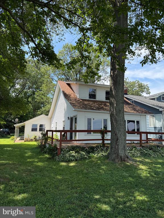 904 BAY FRONT AVENUE