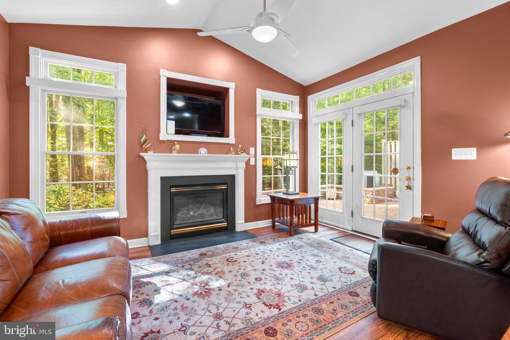344 COLONY POINT PLACE