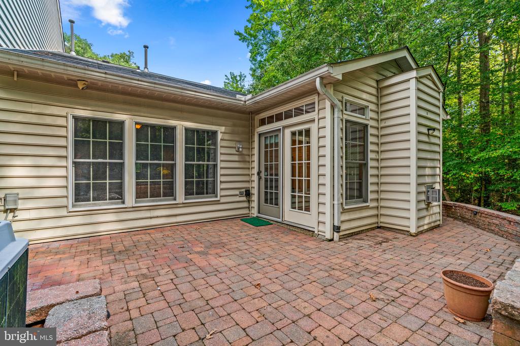 344 COLONY POINT PLACE