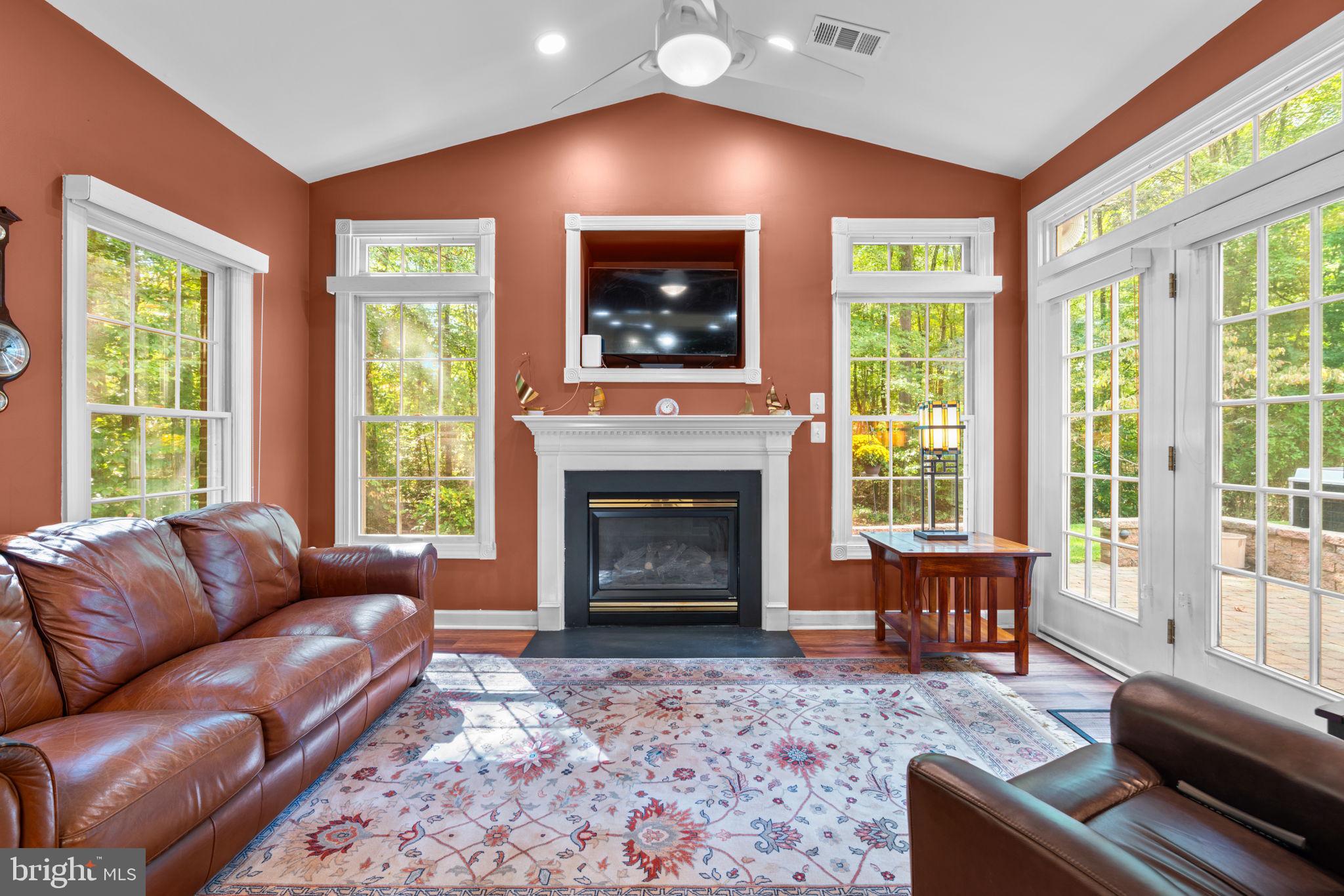 344 COLONY POINT PLACE