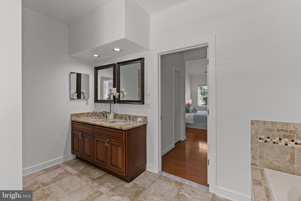 3537 RUSSELL THOMAS LANE