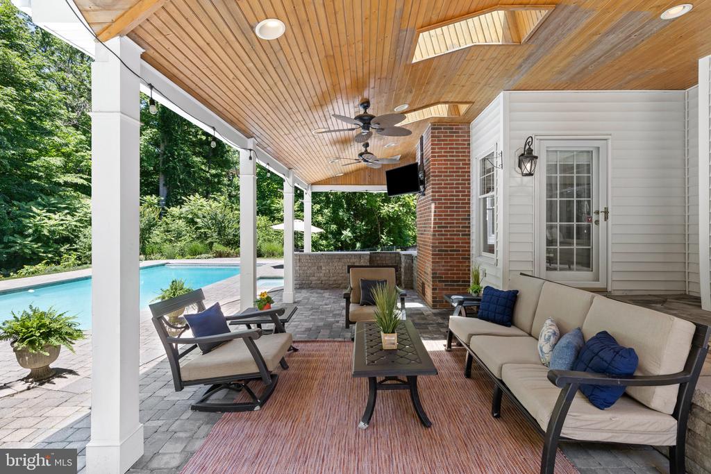 3537 RUSSELL THOMAS LANE