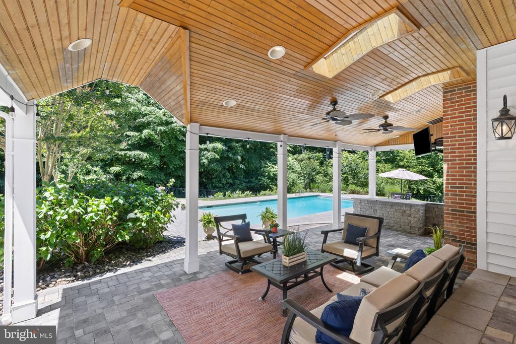 3537 RUSSELL THOMAS LANE
