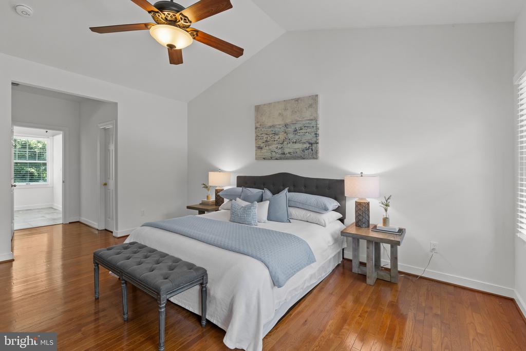 3537 RUSSELL THOMAS LANE