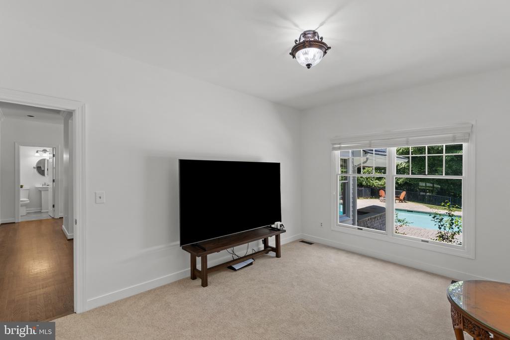 3537 RUSSELL THOMAS LANE