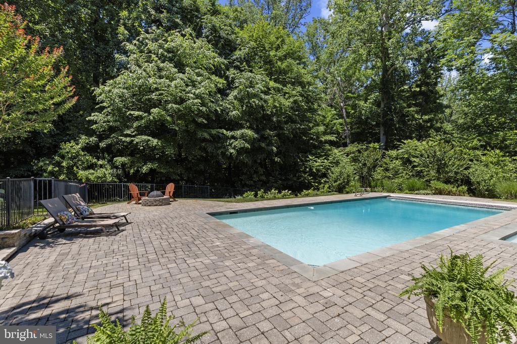 3537 RUSSELL THOMAS LANE