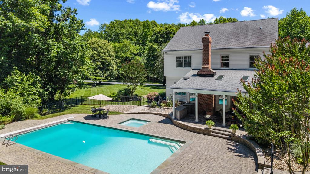 3537 RUSSELL THOMAS LANE