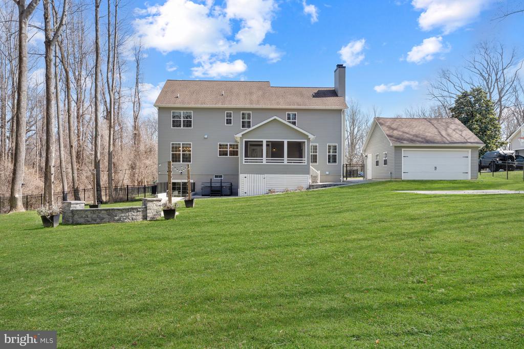 704 ROANE HOLLOW LANE