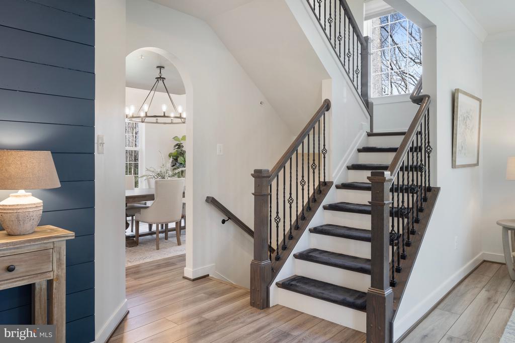 704 ROANE HOLLOW LANE