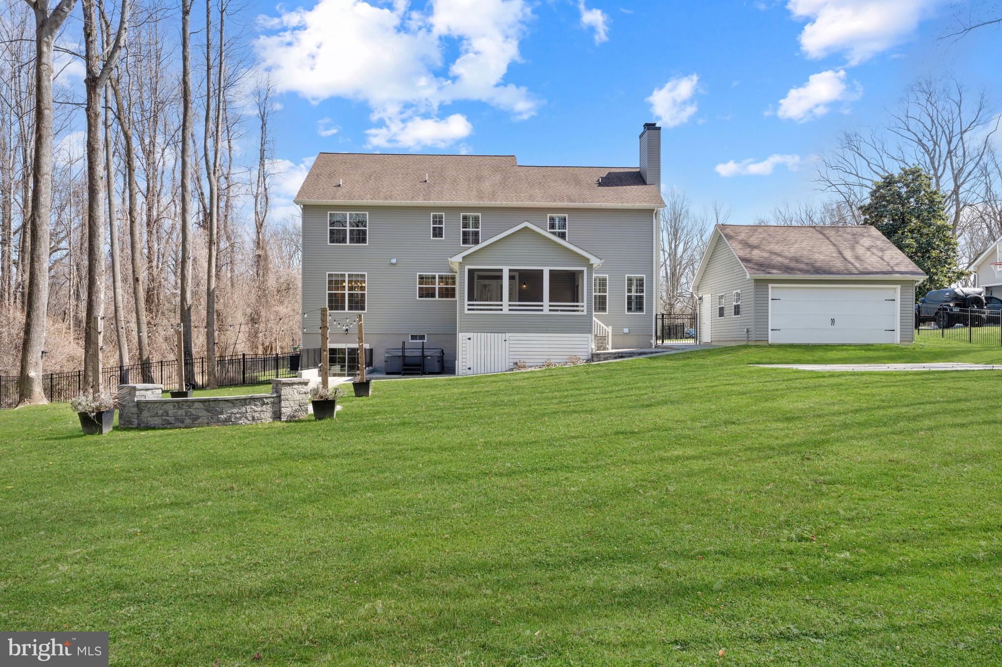 704 ROANE HOLLOW LANE