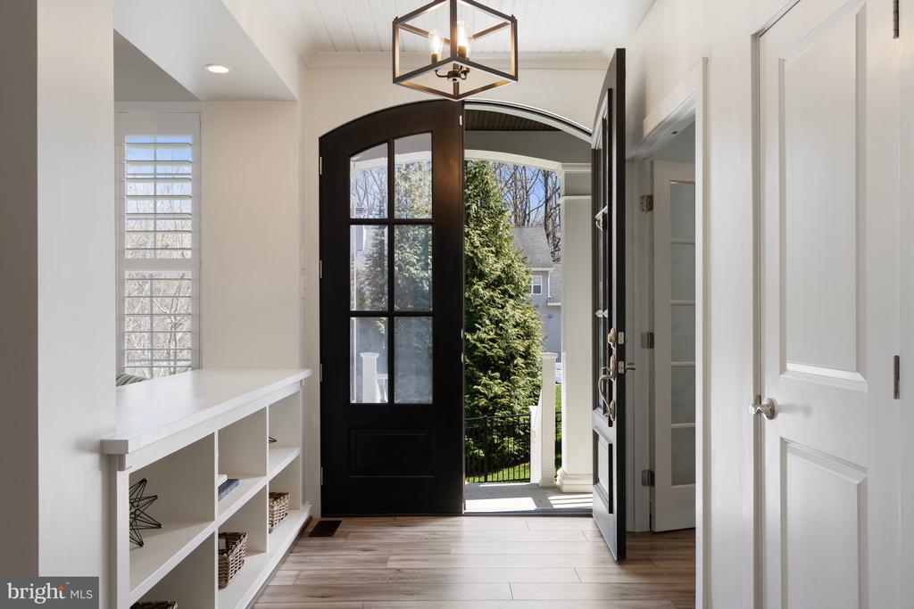 704 ROANE HOLLOW LANE
