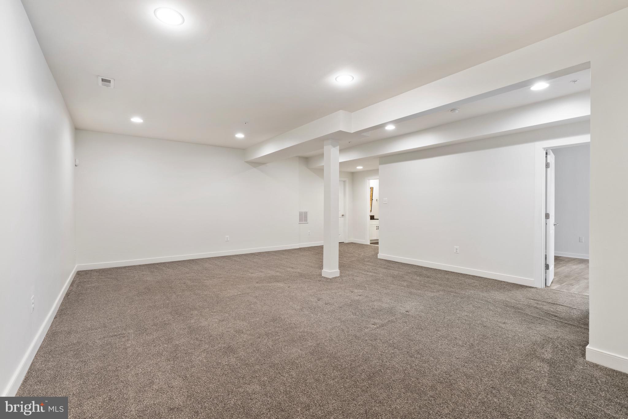 704 ROANE HOLLOW LANE