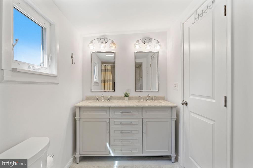 511 GREENWOOD ROAD