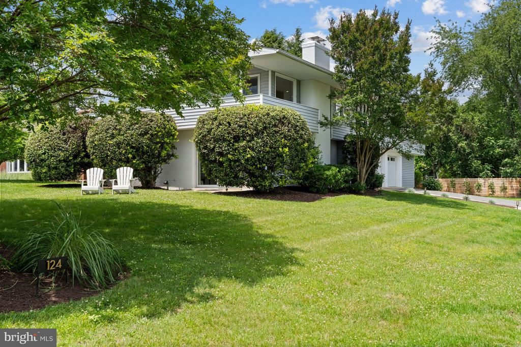 124 E BAY VIEW DRIVE