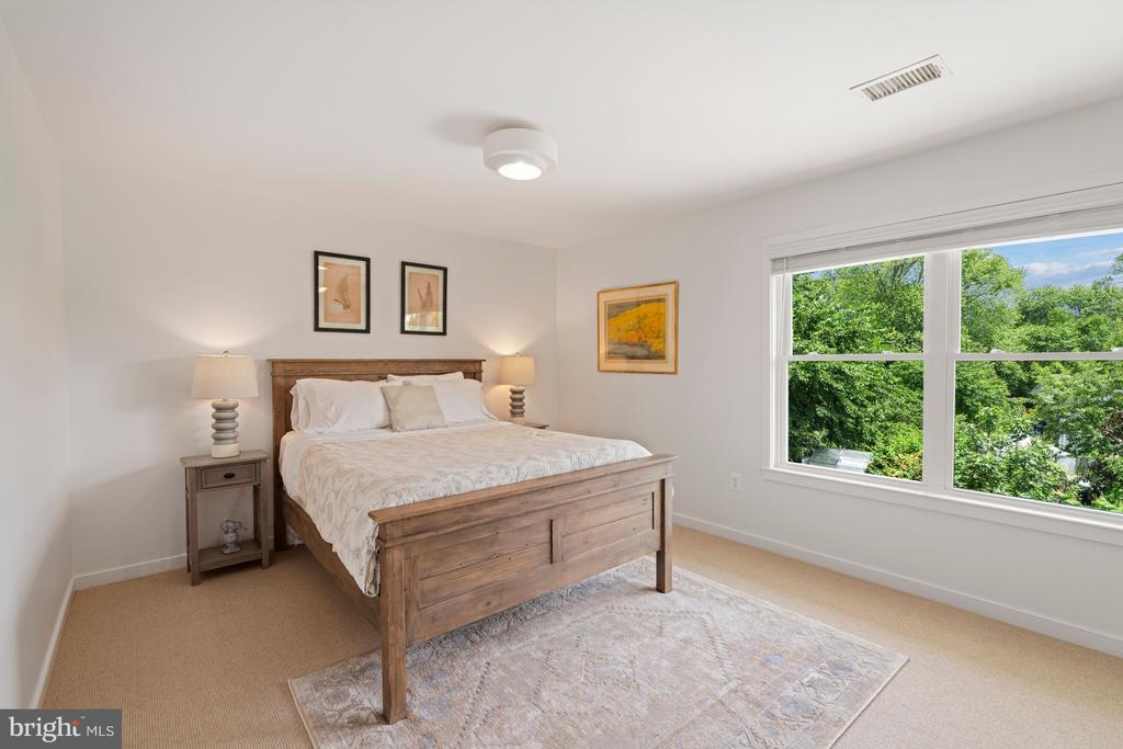 124 E BAY VIEW DRIVE