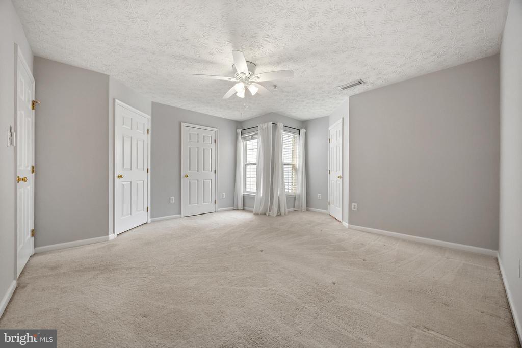 2716 MAPLEVIEW COURT