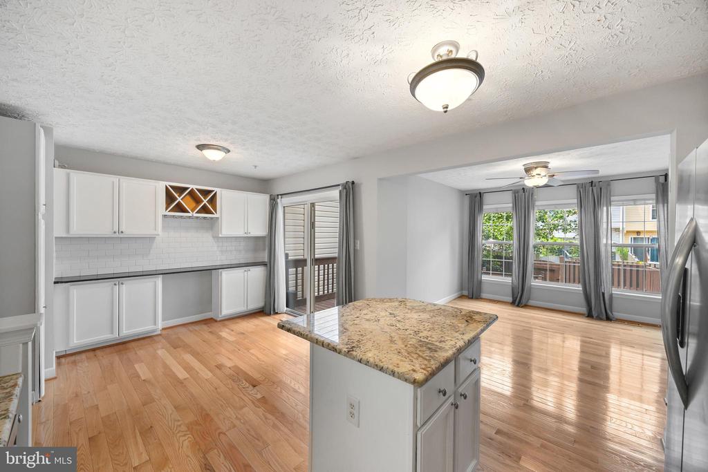 2716 MAPLEVIEW COURT