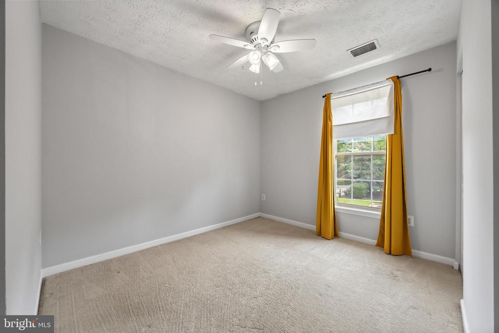 2716 MAPLEVIEW COURT
