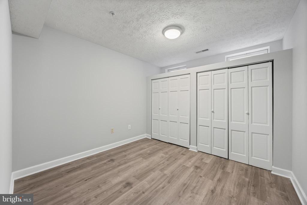 2716 MAPLEVIEW COURT