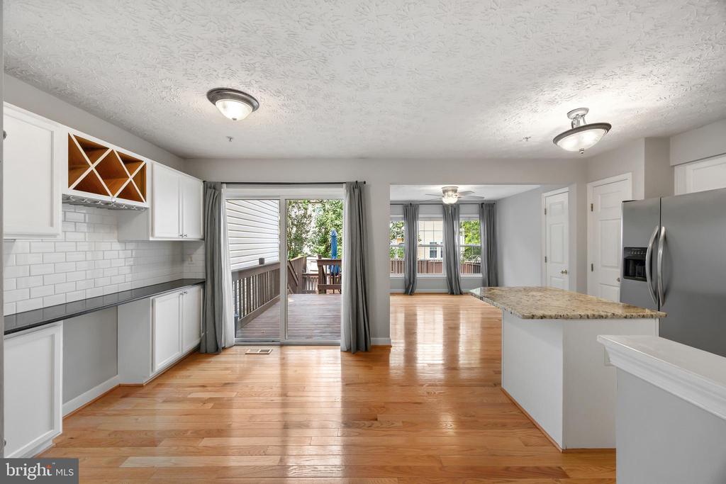 2716 MAPLEVIEW COURT