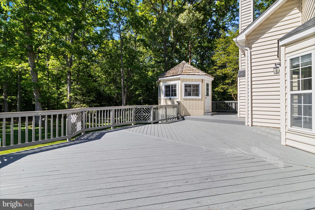 8875 LOCUST GROVE DRIVE