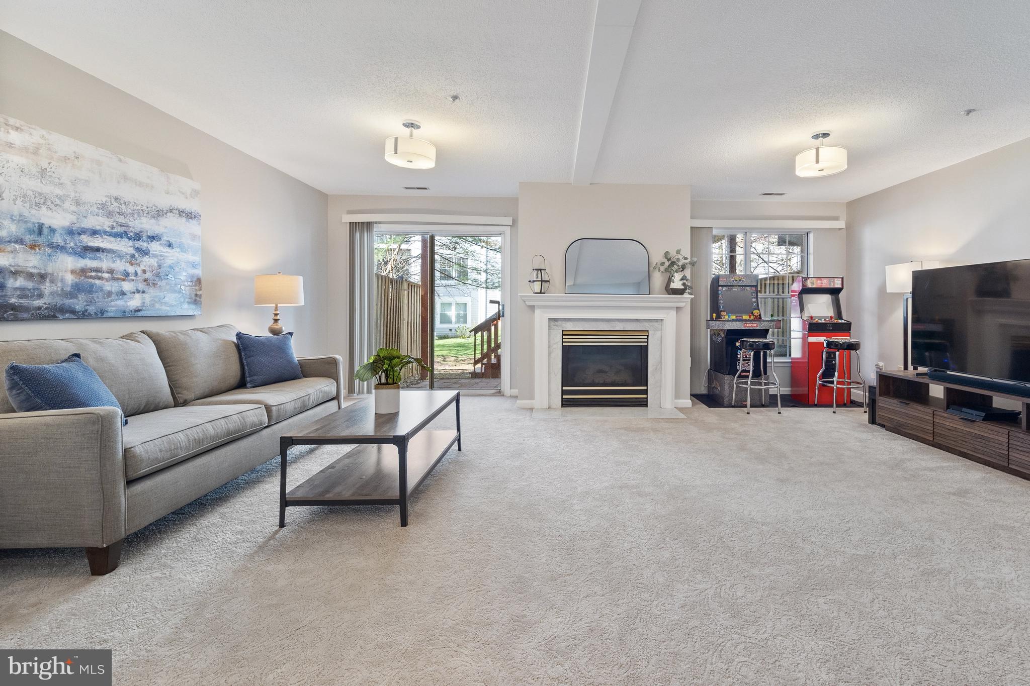 10102 Vanderbilt Cir
