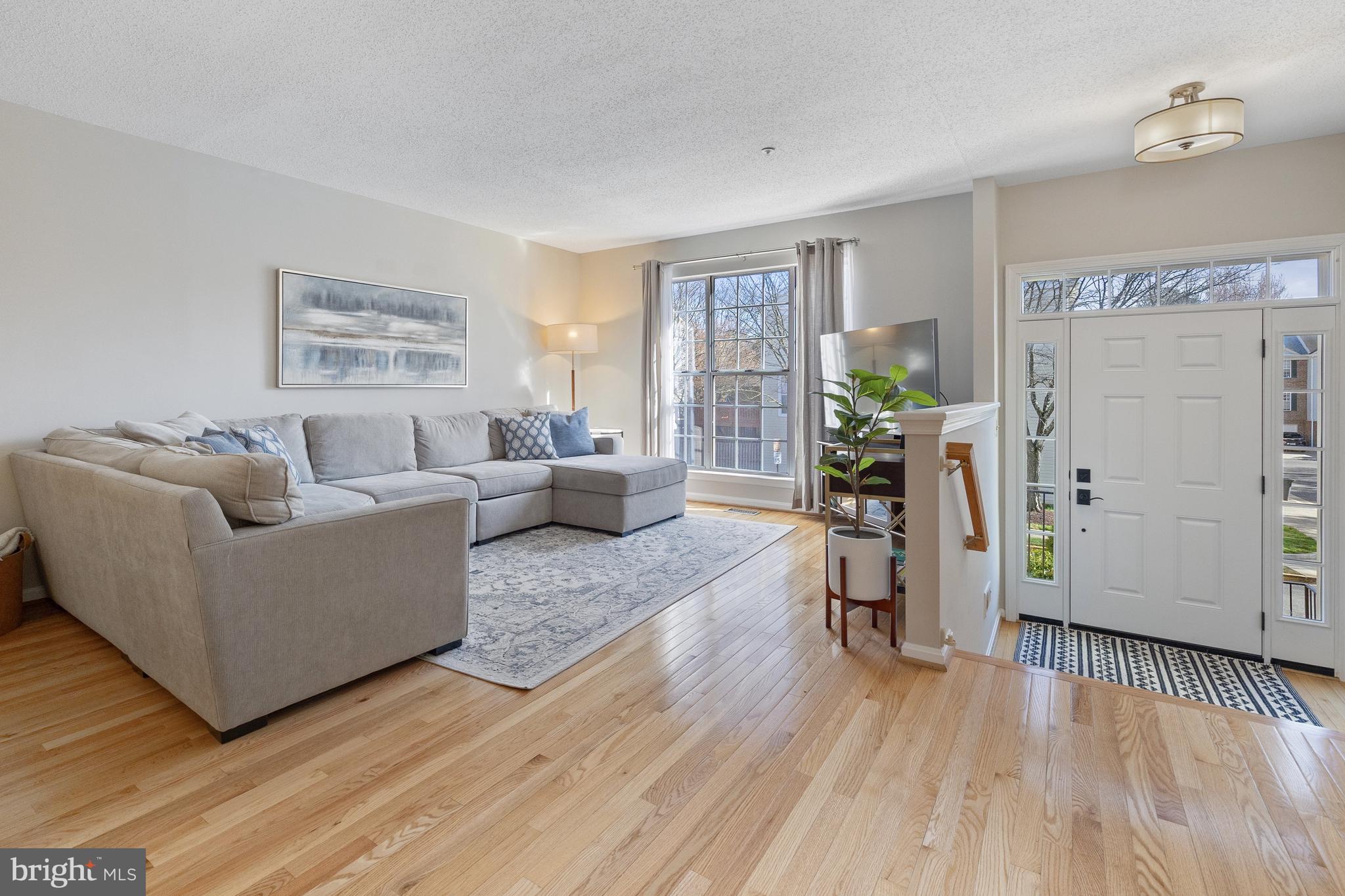 10102 Vanderbilt Cir