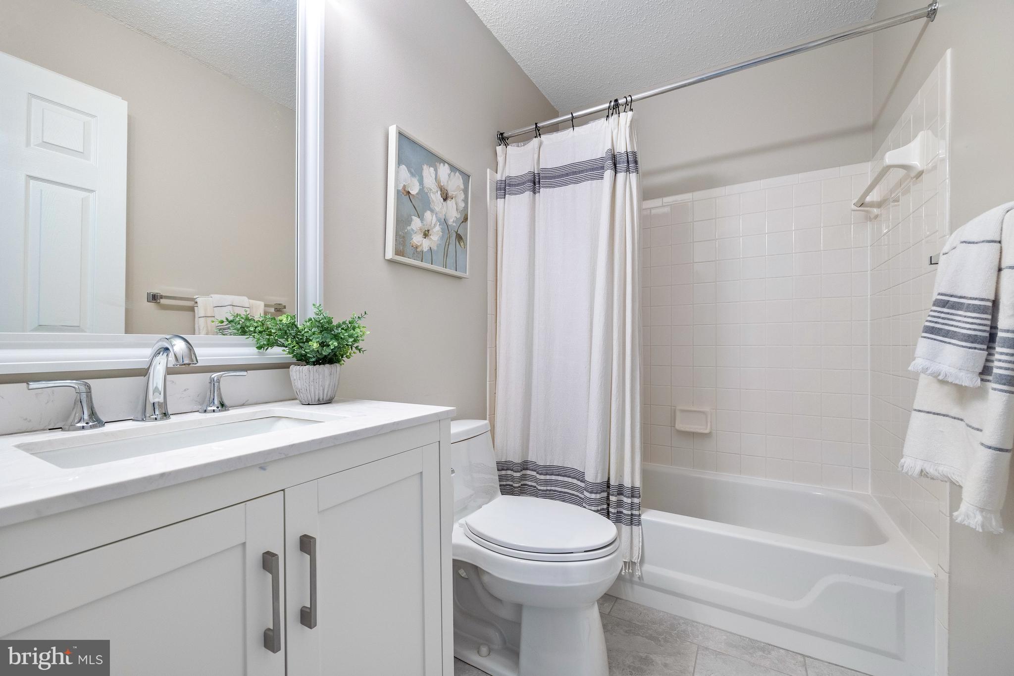 10102 Vanderbilt Cir