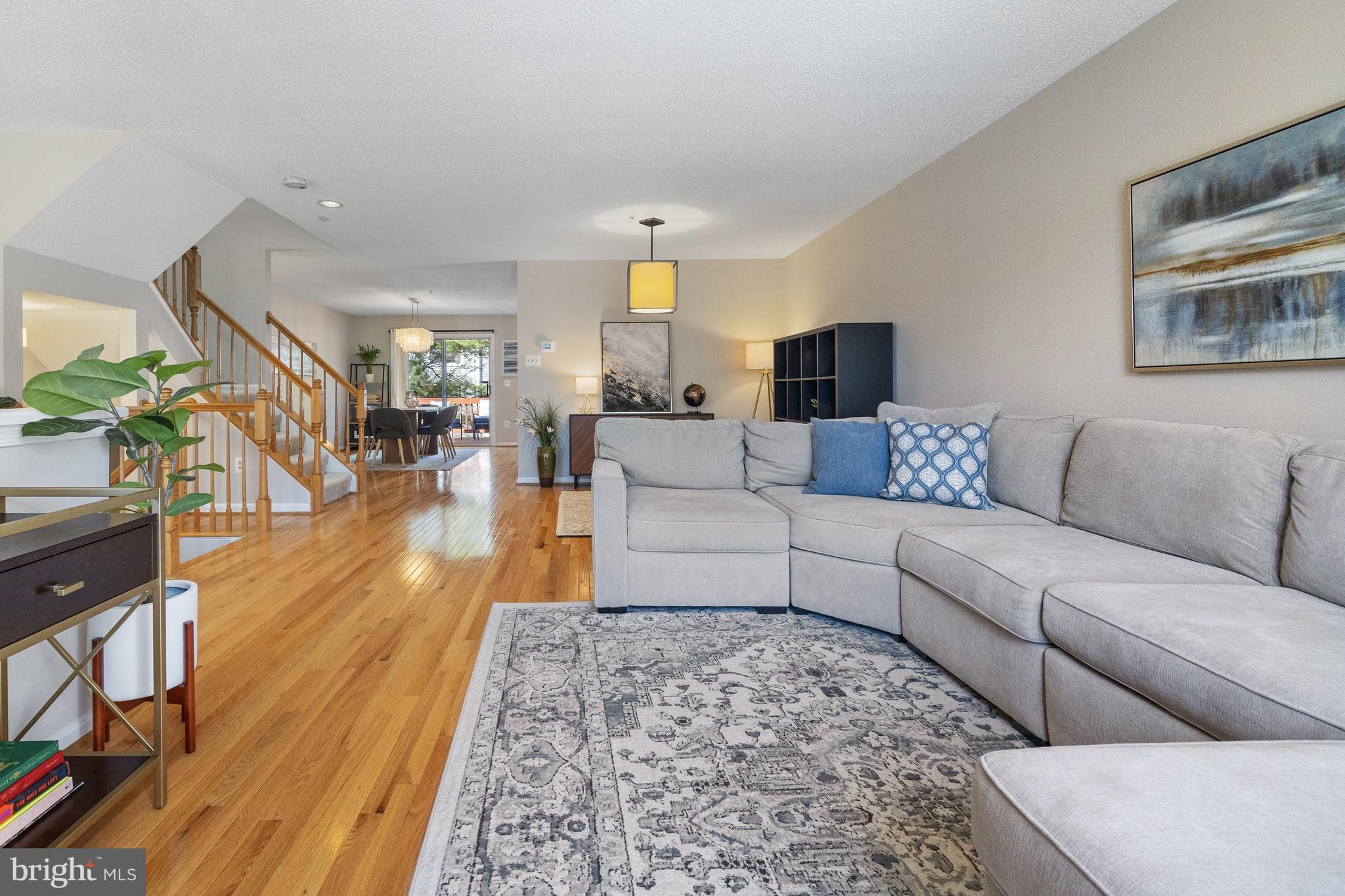 10102 Vanderbilt Cir