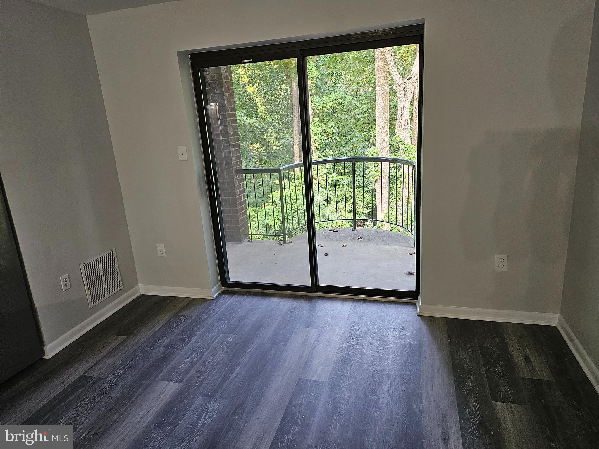 605 Hudson Ave #218